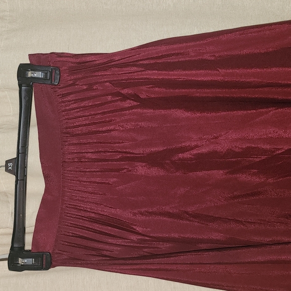 Long skirt - Picture 2 of 2